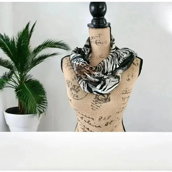 Accessories - Leopard print scarf wrap